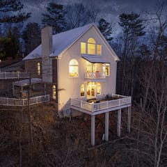 Majestic Mountain Manor